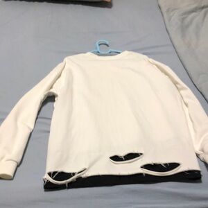 Men's white long-sleeved T-shirt